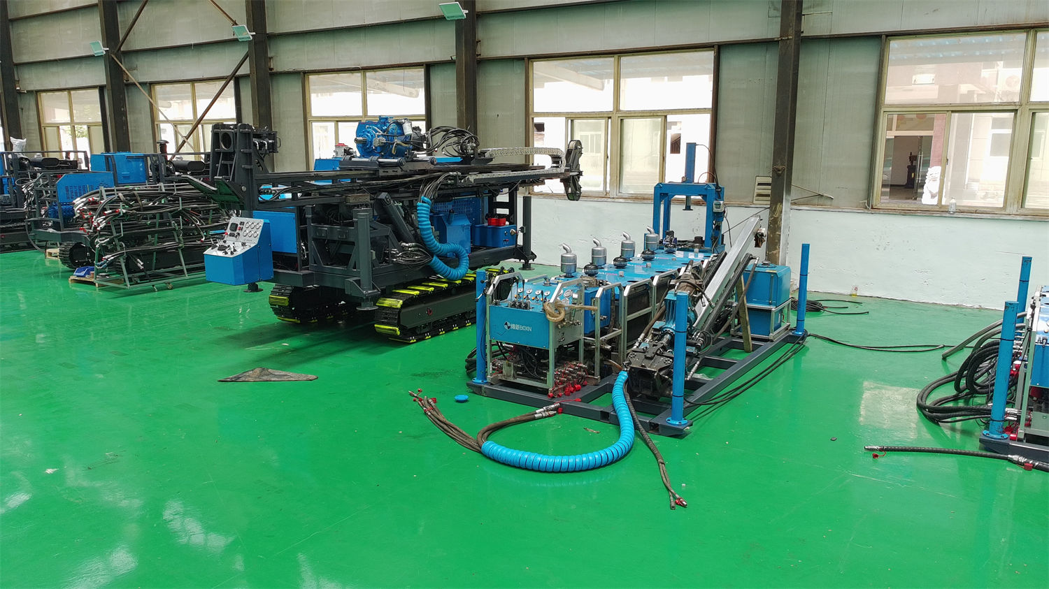 Aquisição da sonda de núcleo portátil modular CR800P para 800 metros: como manter margem com força de avanço de 67 kN e força de extração de 130 kN quando o atrito em furos profundos aumenta?