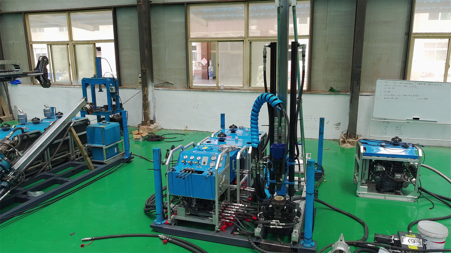 Aquisição da CR1000P: perfuratriz de núcleo portátil modular de 1000 m — quais condições de estrada, içamento e canteiro devem ser verificadas antes do transporte e montagem em campo para furos profundos em regiões montanhosas?