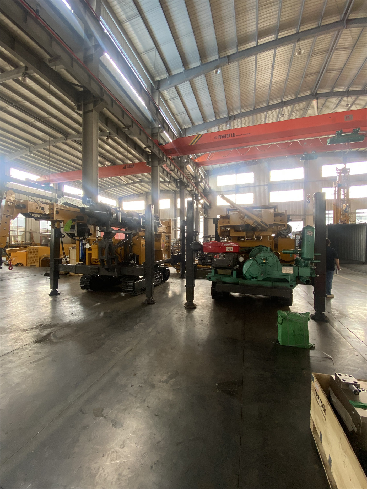 Compartilhamento de um único rig de circulação reversa sobre esteiras WR600RC entre poços profundos e exploração profunda: quais condições de operação precisam ser alternadas