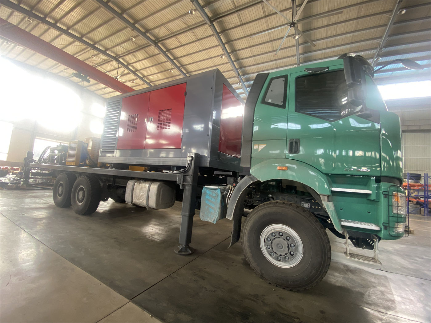 Aquisição da WR220SE: perfuratriz de poço de água mini sobre esteiras de 220 m — quais condições de acesso devem ser confirmadas antes de trabalhar em locais estreitos com corpo de aproximadamente 4,7 t e operação água/ar?
