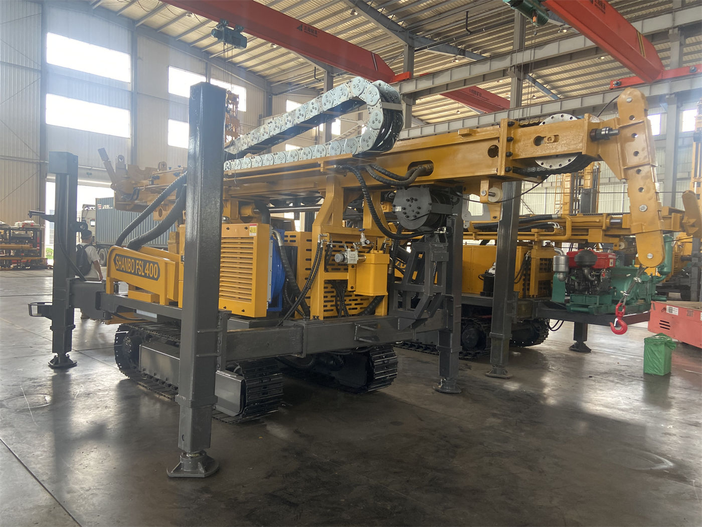 Aquisição do WR180E, perfuratriz de poço de água compacta sobre esteiras de 180 m: como calcular o retorno sobre o investimento em projetos de poços de água rasos e de profundidade média com 28 HP de potência e 16 T de força de elevação?