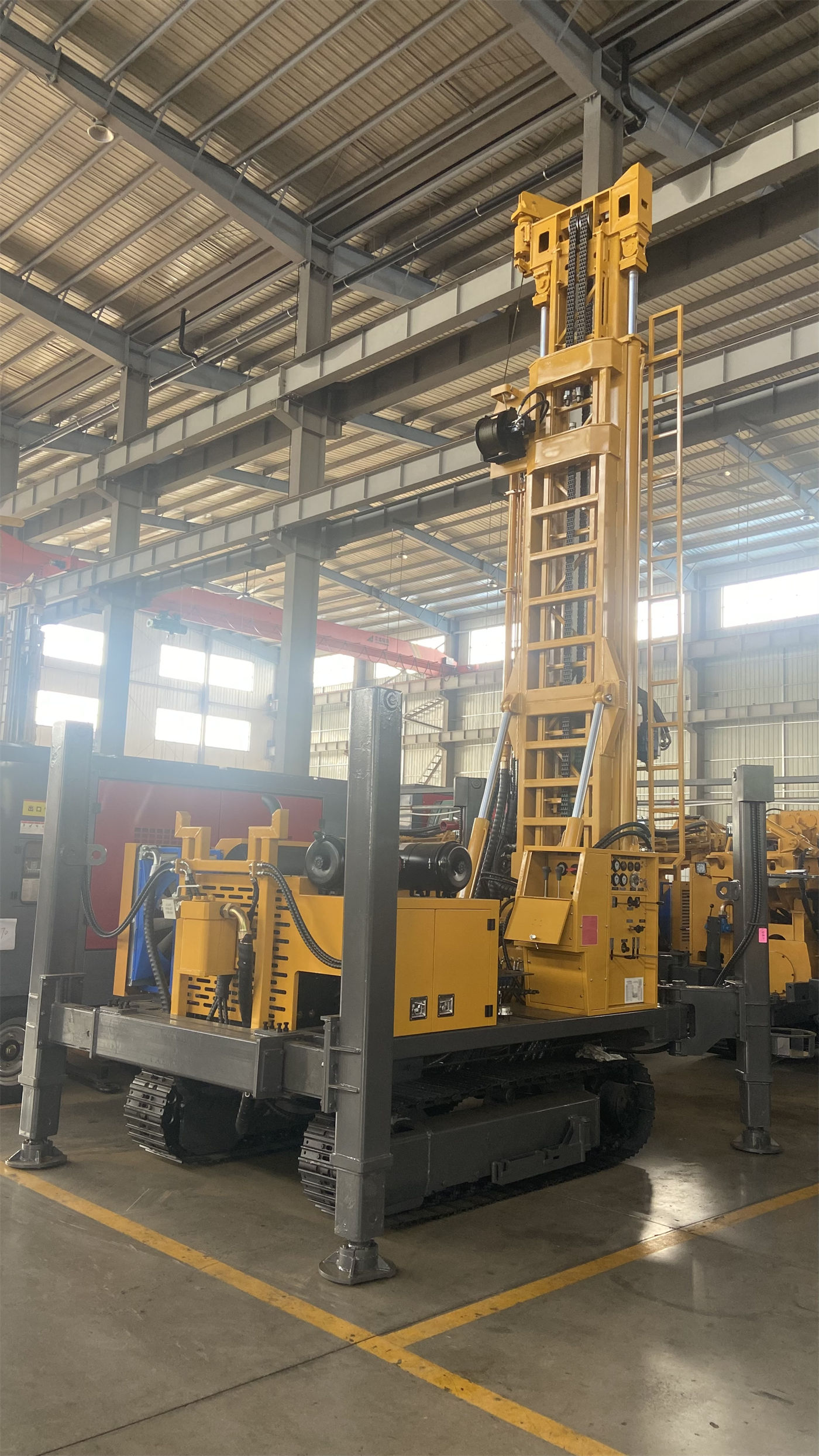 Ao comprar uma perfuratriz de poço de água de nível 600 metros, como determinar se a força de elevação e o torque rotacional são suficientes com base na combinação de diâmetro do poço, profundidade e formação geológica?