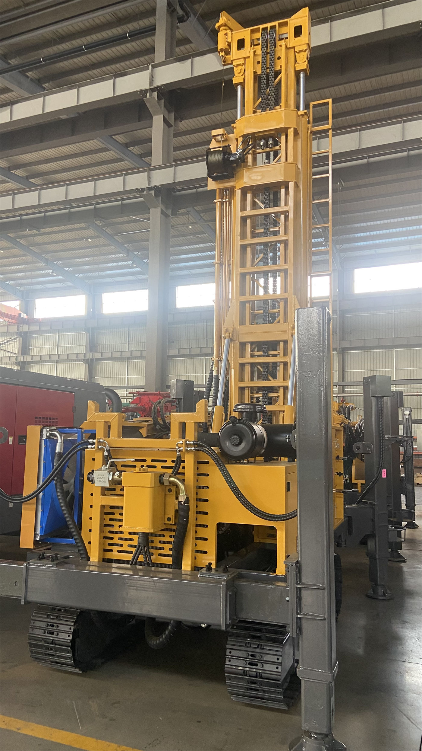 Ao comprar uma perfuratriz de poço de água de nível 600 metros, como determinar se a força de elevação e o torque rotacional são suficientes com base na combinação de diâmetro do poço, profundidade e formação geológica?