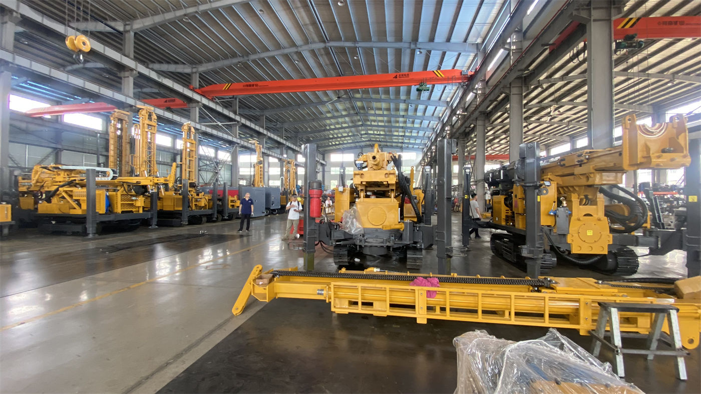 Na compra de perfuratriz de poço de água, quais impactos a marca e a configuração de potência do motor diesel têm na construção em regiões de altitude elevada, alta temperatura ou frio, e o que precisa ser verificado?