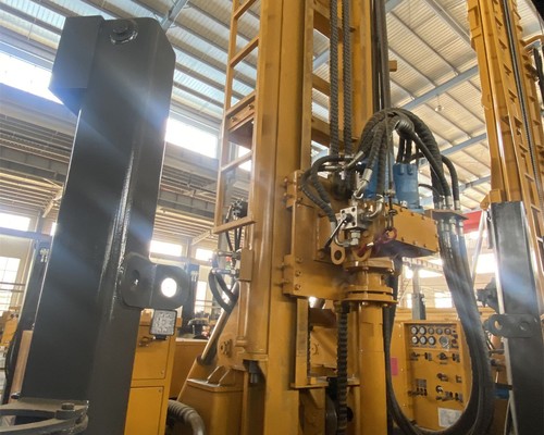 Determinação da classe de equipamento de furo profundo com base na profundidade-alvo do poço